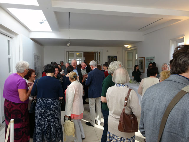 Visits to the library and banks service